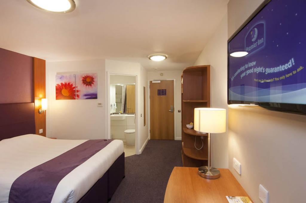 Premier Inn Kidderminster Esterno foto